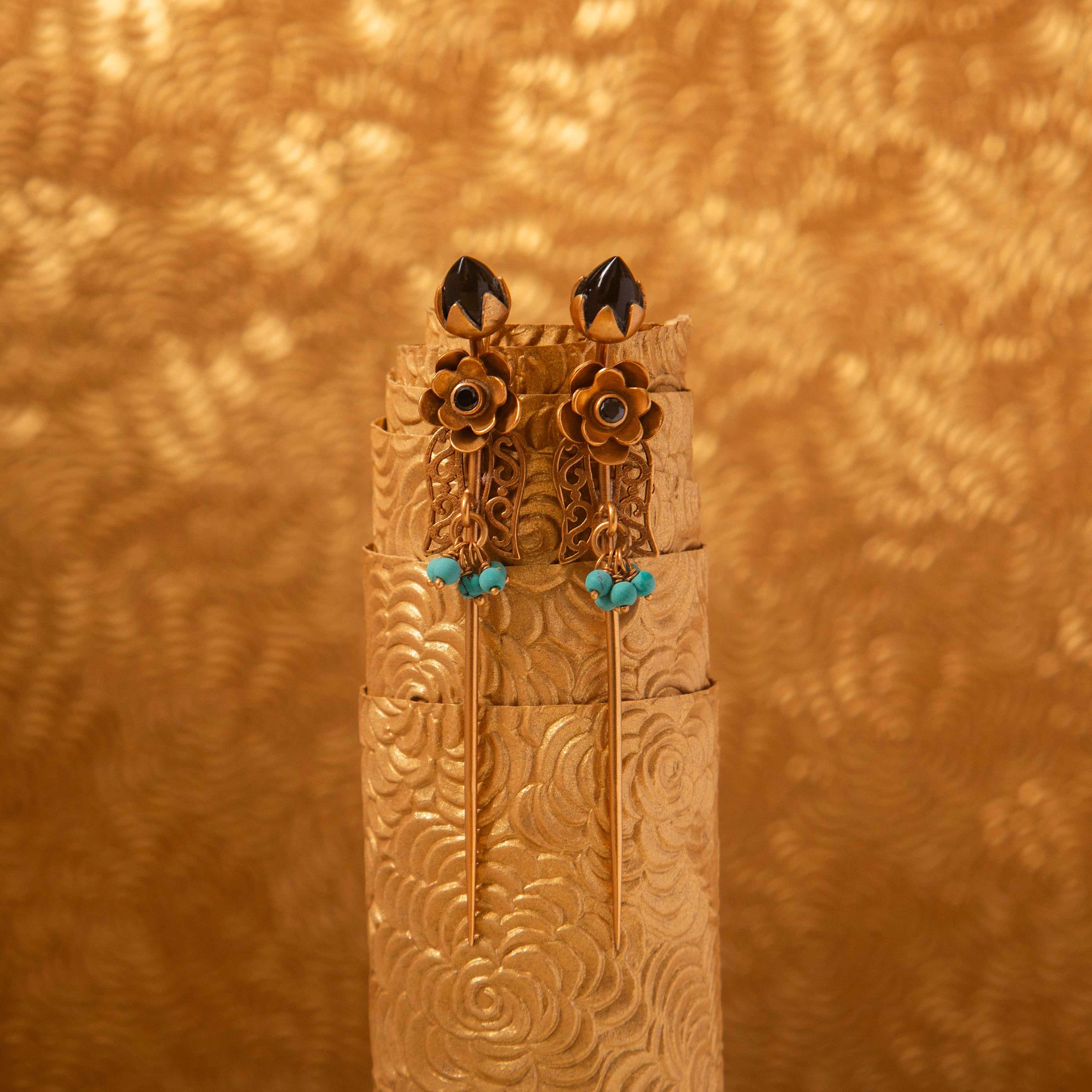 Golden Floral Needle 925 Silver Ear Cuff Black Stone